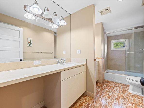18 Locust Lane, Roslyn Heights NY 11577