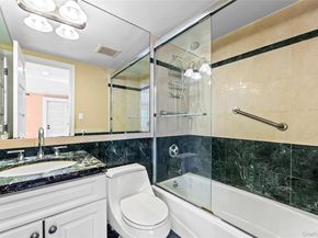 18 Locust Lane, Roslyn Heights NY 11577
