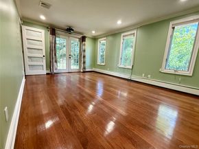 18 Locust Lane, Roslyn Heights NY 11577