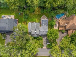 18 Locust Lane, Roslyn Heights NY 11577