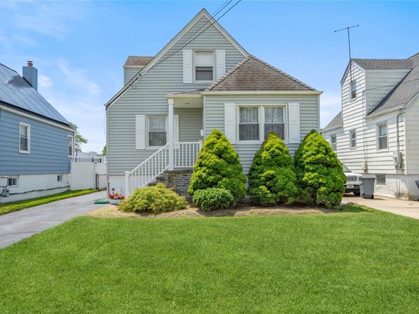 12 Westmoreland Road, Merrick NY 11566