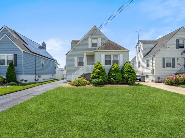 12 Westmoreland Road, Merrick NY 11566