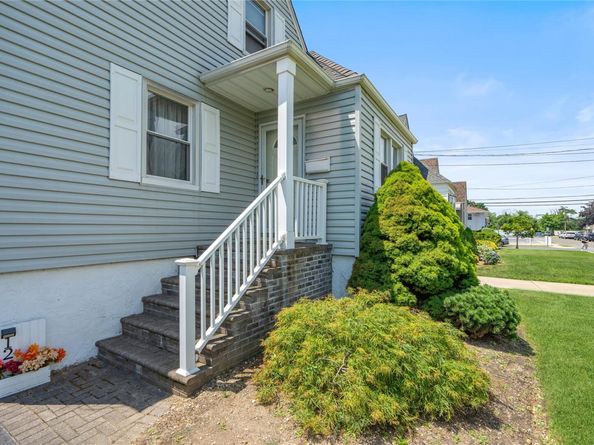 12 Westmoreland Road, Merrick NY 11566