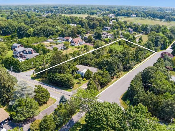 28 Apaucuck Point Road, Westhampton NY 11977