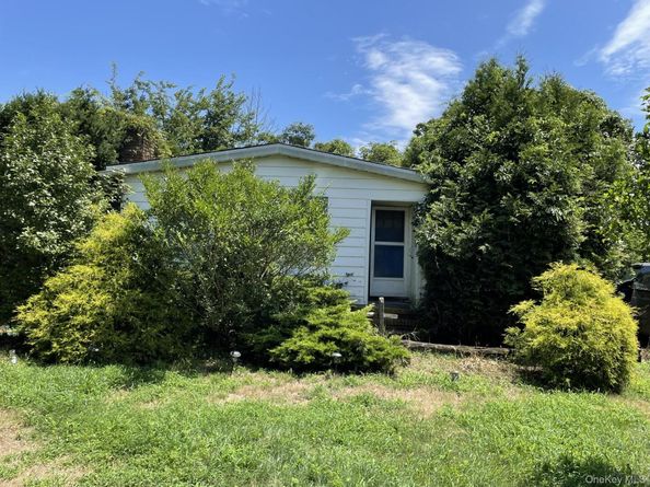 28 Apaucuck Point Road, Westhampton NY 11977