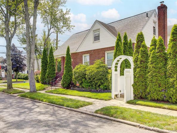 515 S 10th Street, New Hyde Park NY 11040