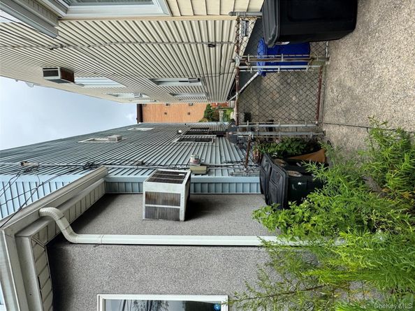 61-51 Borden Avenue, Maspeth NY 11378