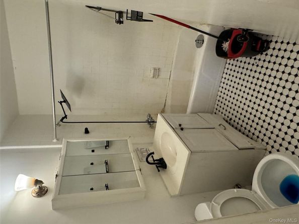 61-51 Borden Avenue, Maspeth NY 11378