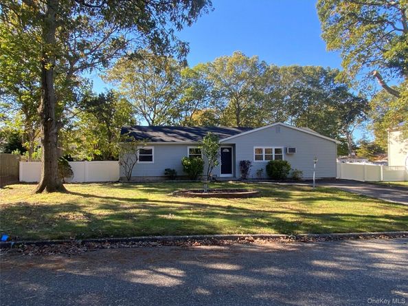 7 Filmore Avenue, Coram NY 11727