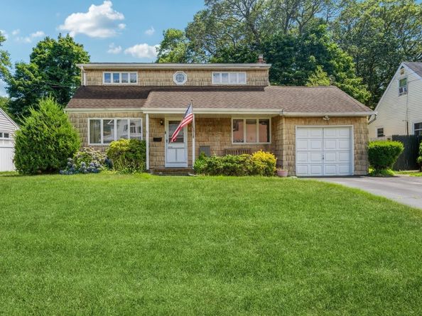128 Kime Avenue, North Babylon NY 11703