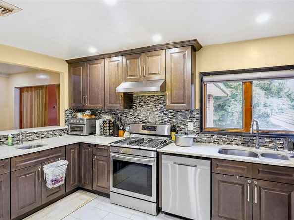 31 Morris Drive, Syosset NY 11791