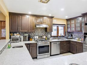 31 Morris Drive, Syosset NY 11791