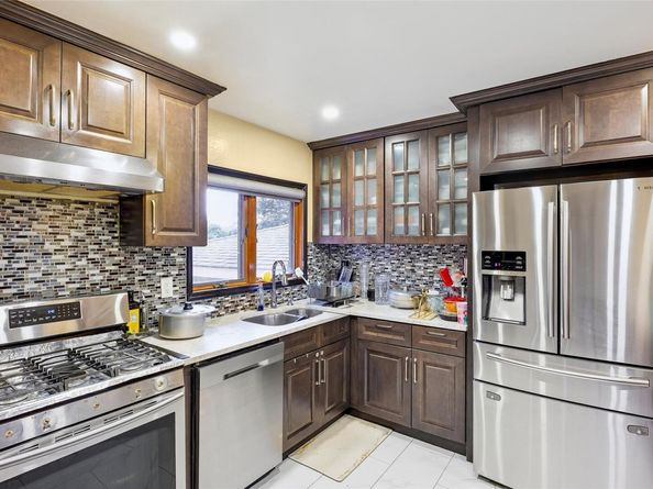 31 Morris Drive, Syosset NY 11791