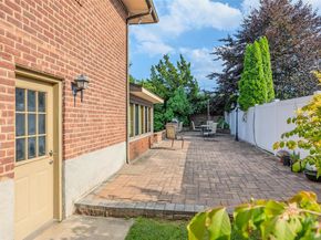 31 Morris Drive, Syosset NY 11791