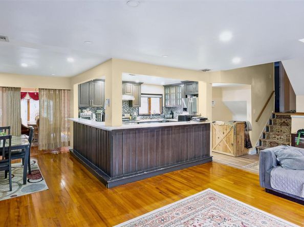 31 Morris Drive, Syosset NY 11791