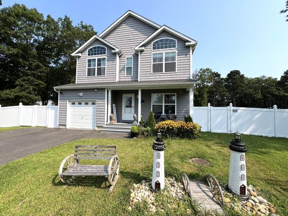 2405 Fire Avenue, Medford NY 11763