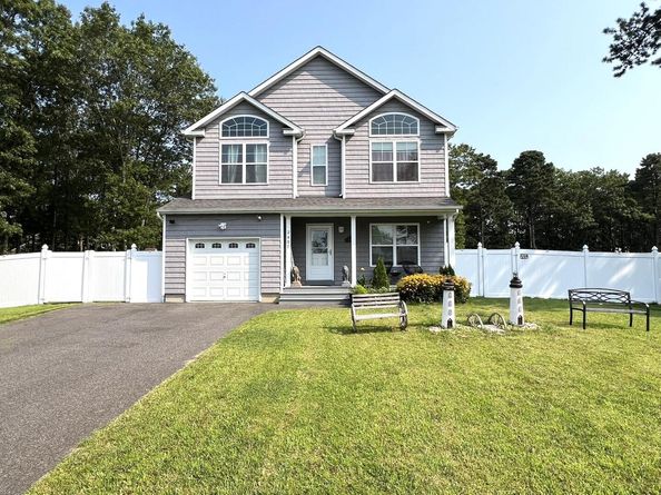 2405 Fire Avenue, Medford NY 11763