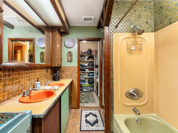 21 W Bartlett Road, Middle Island NY 11953