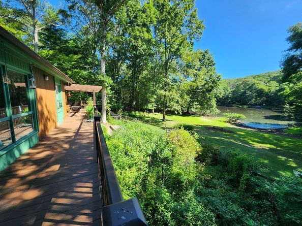 21 W Bartlett Road, Middle Island NY 11953
