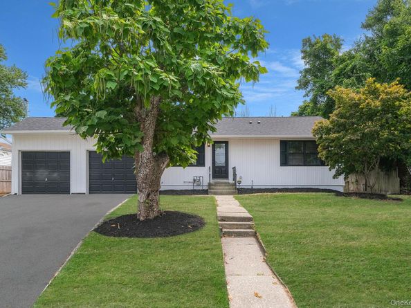 12 E Chestnut Street, Central Islip NY 11722