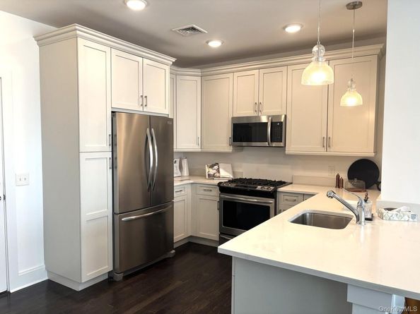 613 Marina Pointe Drive 613, East Rockaway NY 11518