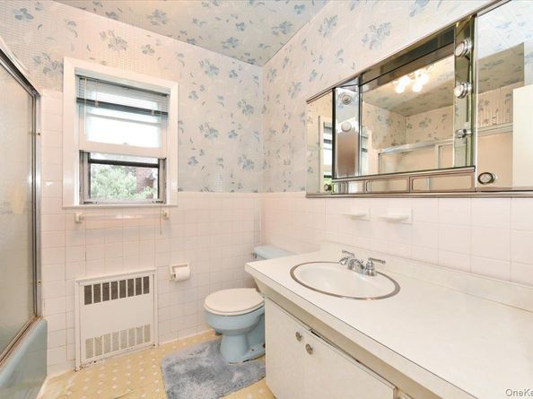 7906 214th Street, Oakland Gardens NY 11364