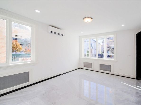 715 College Place, College Point NY 11356