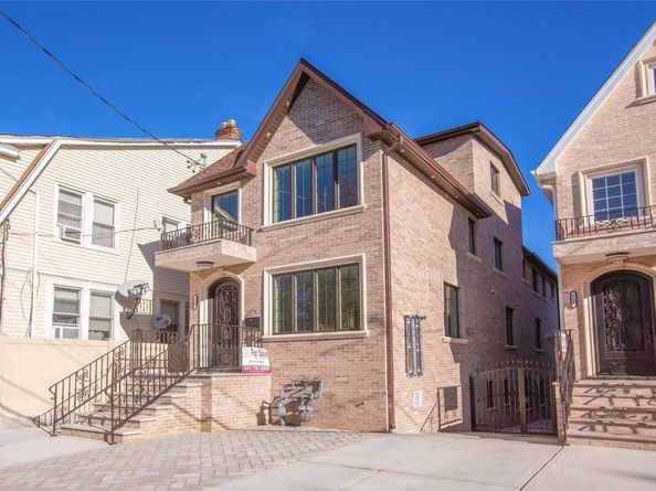 715 College Place, College Point NY 11356