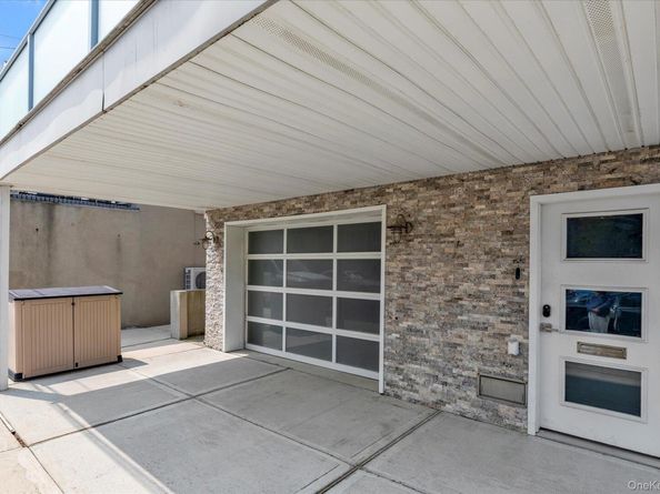 Undisclosed Address #897285, East Atlantic Beach NY 11561