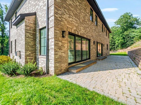 34 Woodland Place, Great Neck NY 11021