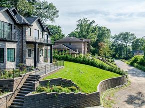34 Woodland Place, Great Neck NY 11021