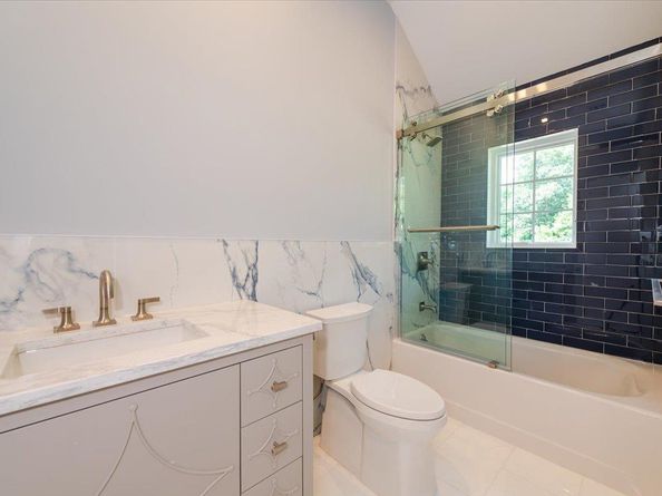 34 Woodland Place, Great Neck NY 11021