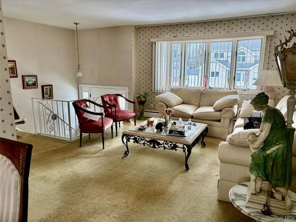 2191 Walsall Street, Seaford NY 11783