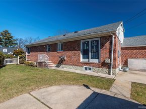 1070 Maple Lane, New Hyde Park NY 11040