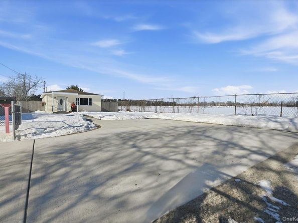 20 Wendy Lane, Brentwood NY 11717