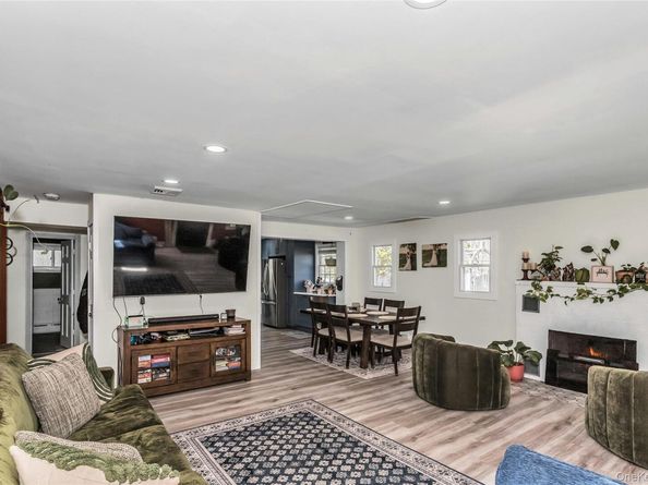 89 Pinelawn Avenue, Shirley NY 11967