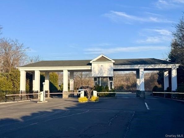 128 Cinnamon Court, Melville NY 11747