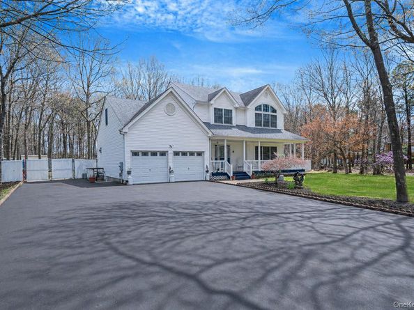 22 Jerusalem Hollow Road, Manorville NY 11949