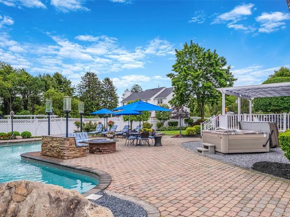 43 Casey Lane, Mount Sinai NY 11766