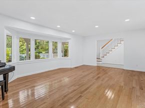 2 Westbourne Lane, Melville NY 11747