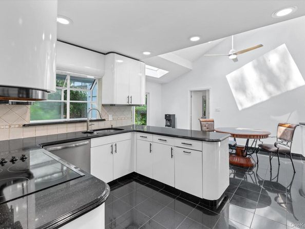 2 Westbourne Lane, Melville NY 11747