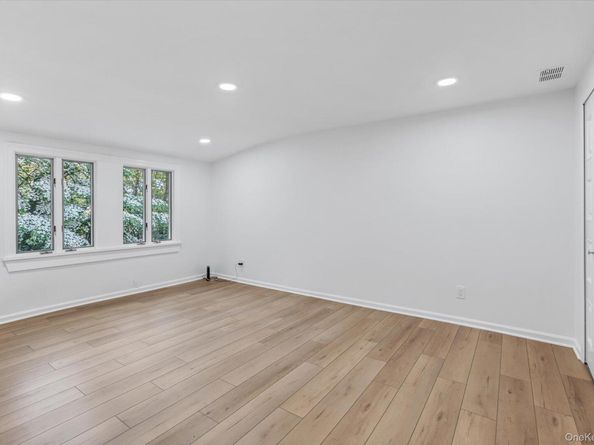 2 Westbourne Lane, Melville NY 11747