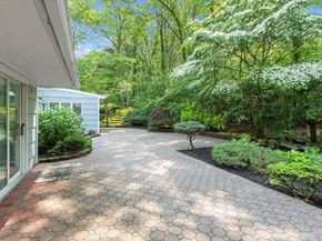 2 Westbourne Lane, Melville NY 11747