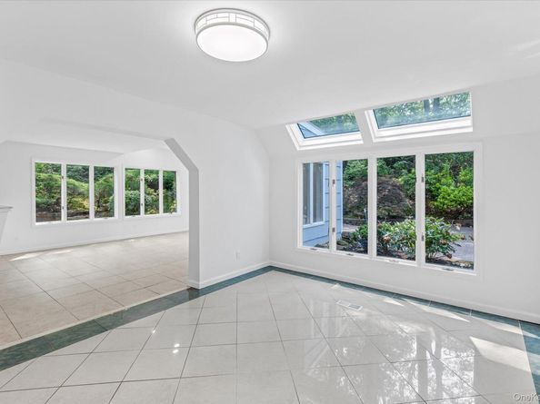 2 Westbourne Lane, Melville NY 11747