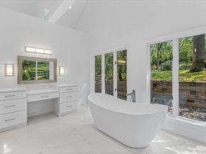 2 Westbourne Lane, Melville NY 11747