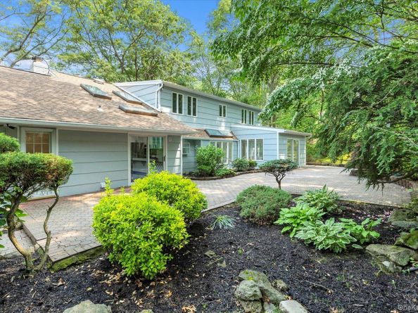 2 Westbourne Lane, Melville NY 11747