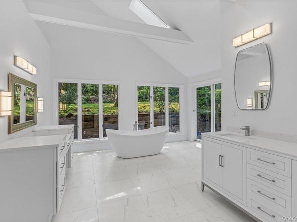 2 Westbourne Lane, Melville NY 11747