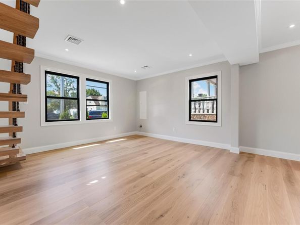 41 Madison Avenue, New Hyde Park NY 11040