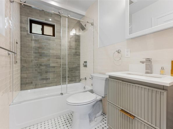 41 Madison Avenue, New Hyde Park NY 11040