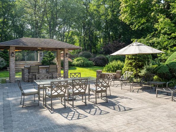 527 Split Rock Road, Oyster Bay Cove NY 11791
